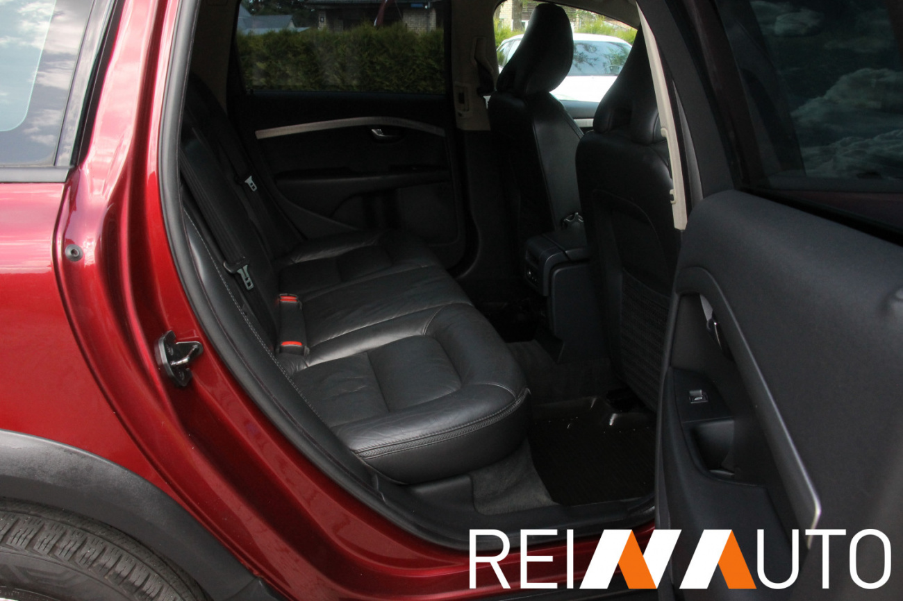 Volvo XC70 Cherry