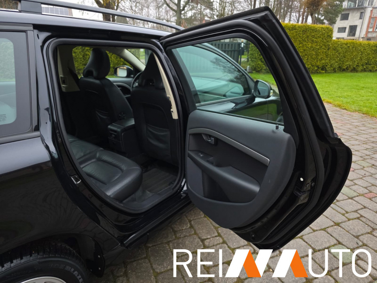 Volvo V70 Momentum D5