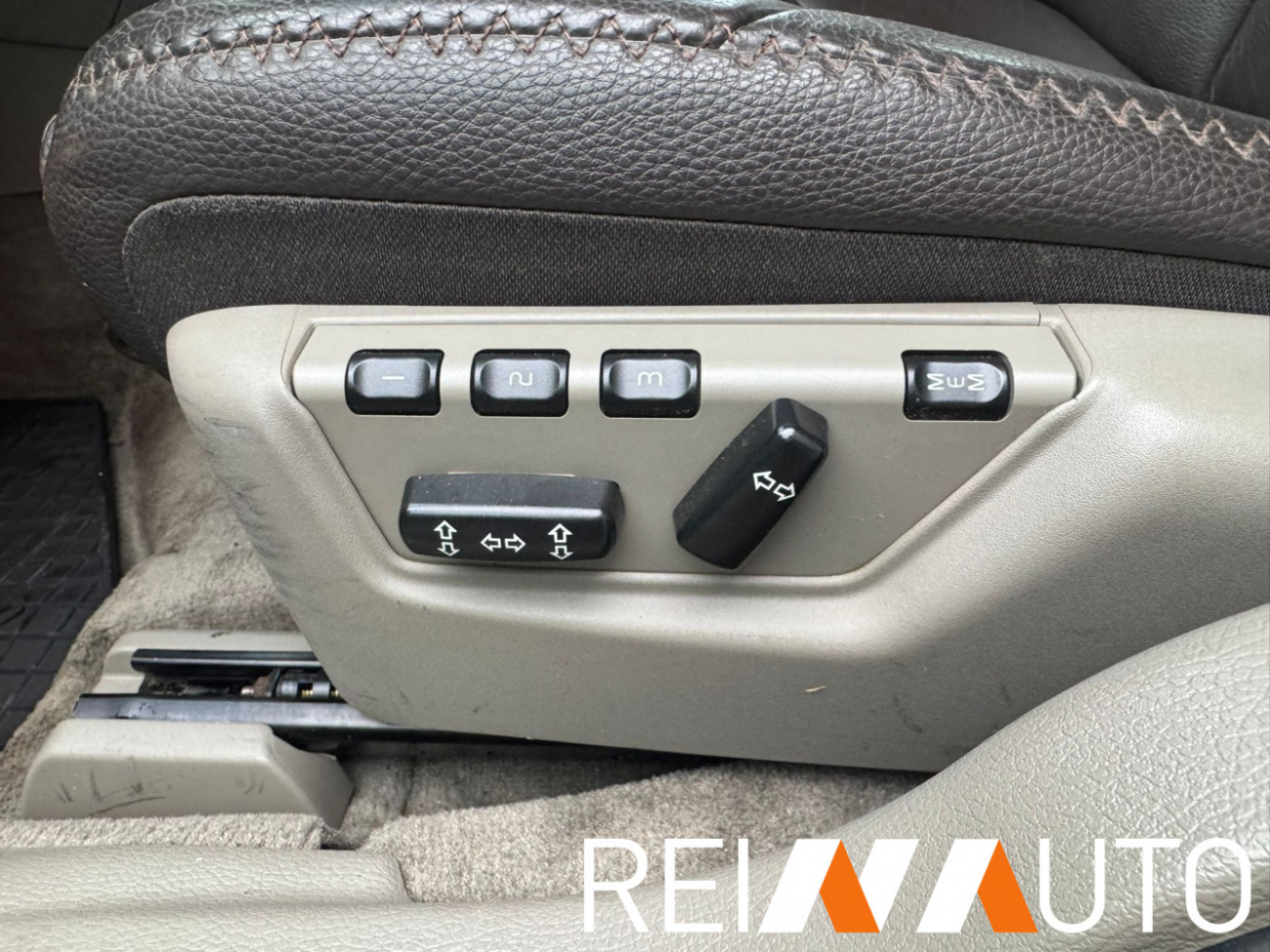 Volvo Xc70 Summum Gold