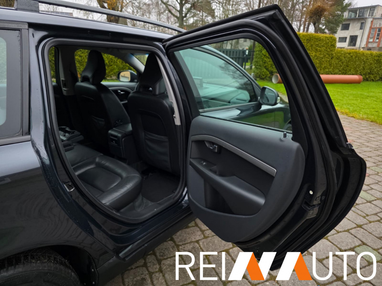 Volvo V70 Momentum D5