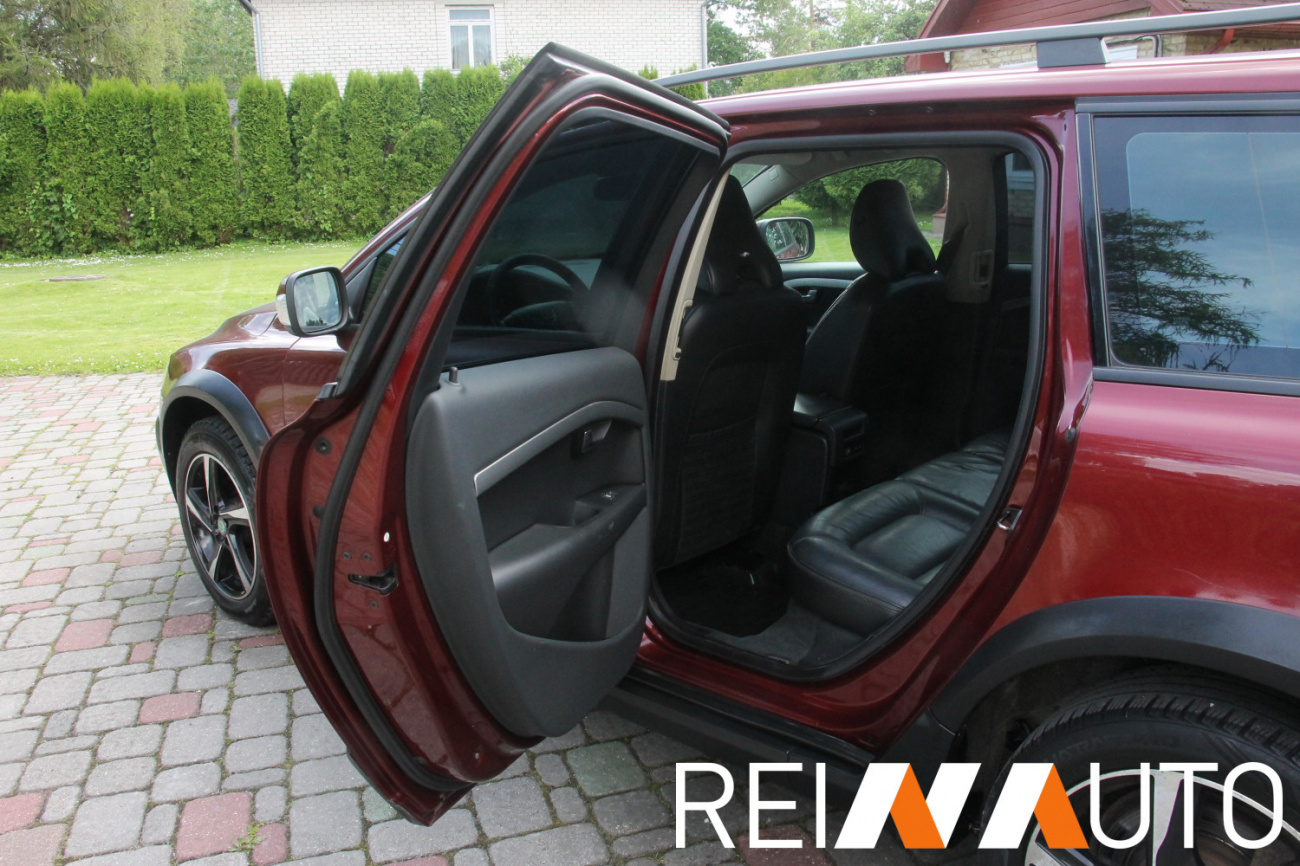 Volvo XC70 Cherry