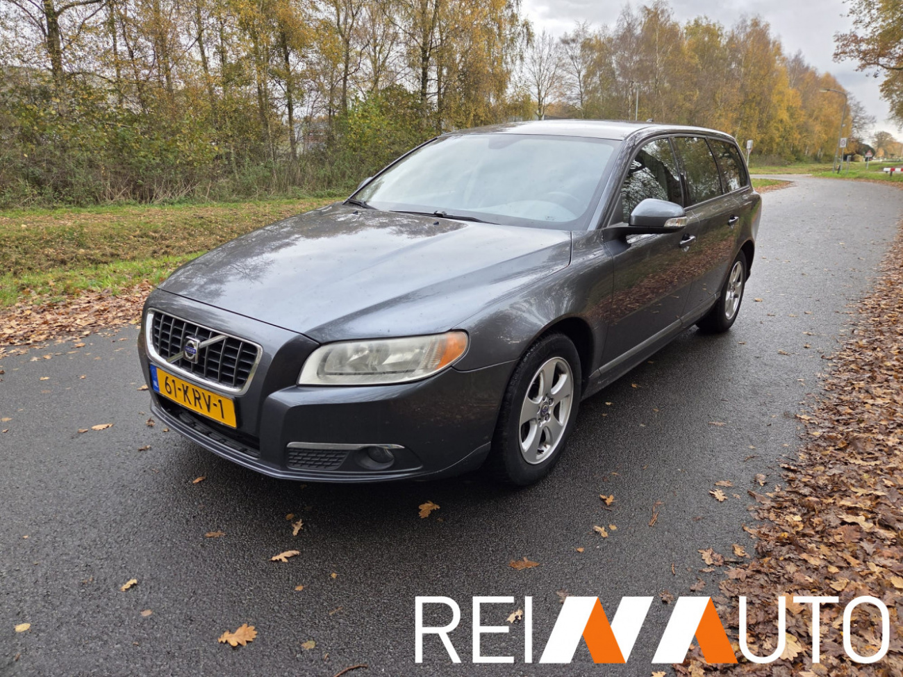 Volvo V70 Momentum Grijs