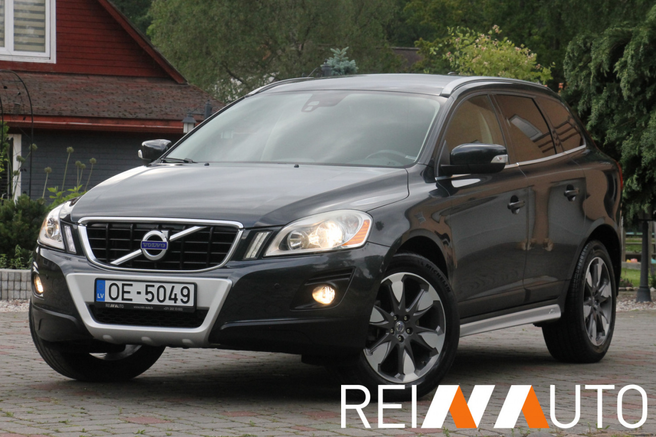 Volvo XC60 Momentum Grijs