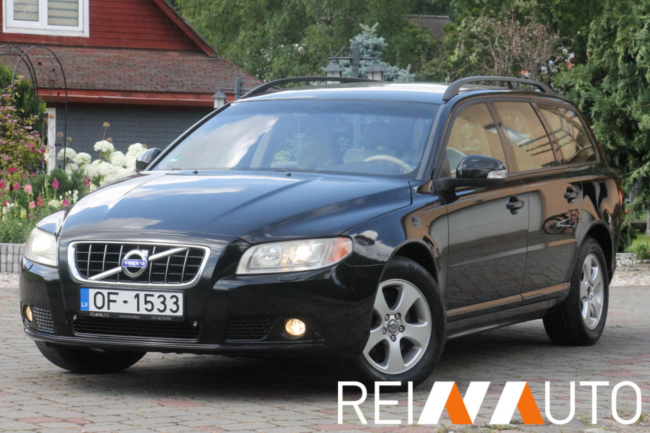 Volvo V70 D5 Momentum Black