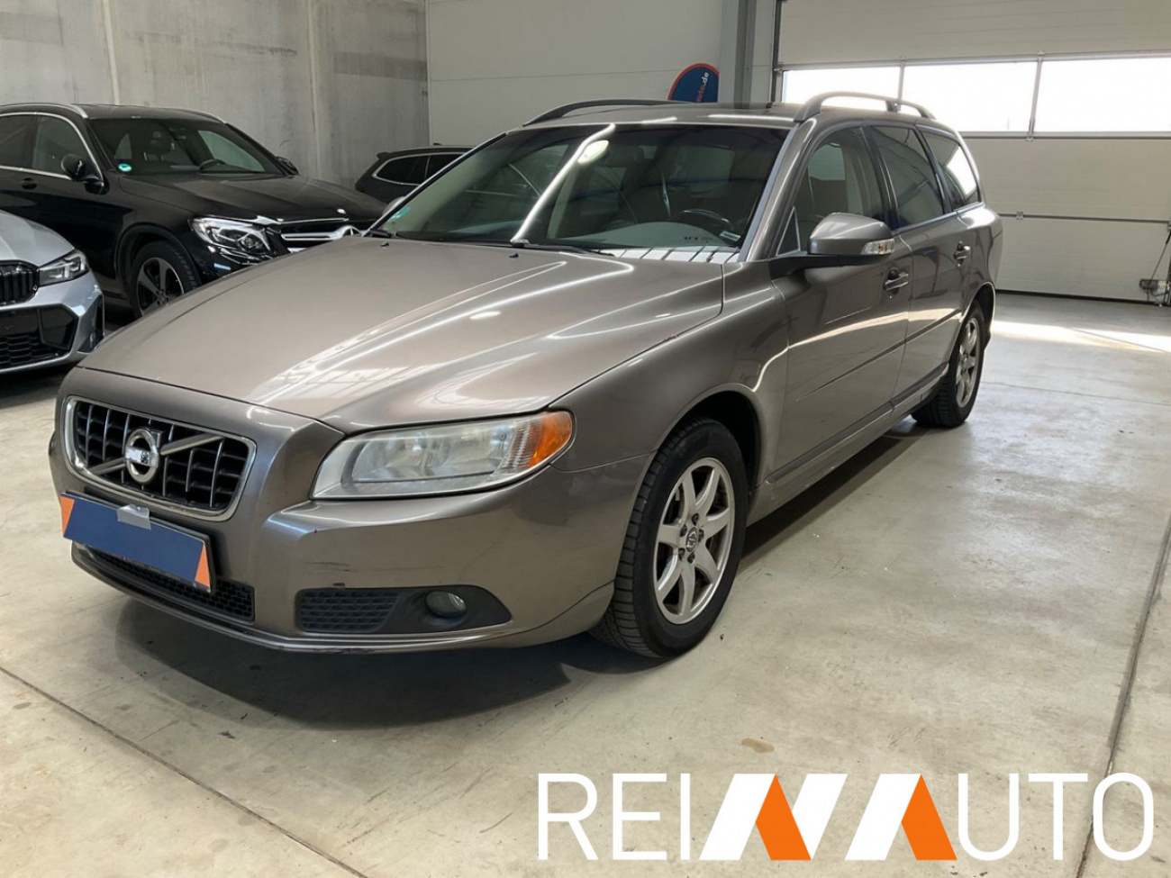 Volvo V70 Momentum Beige