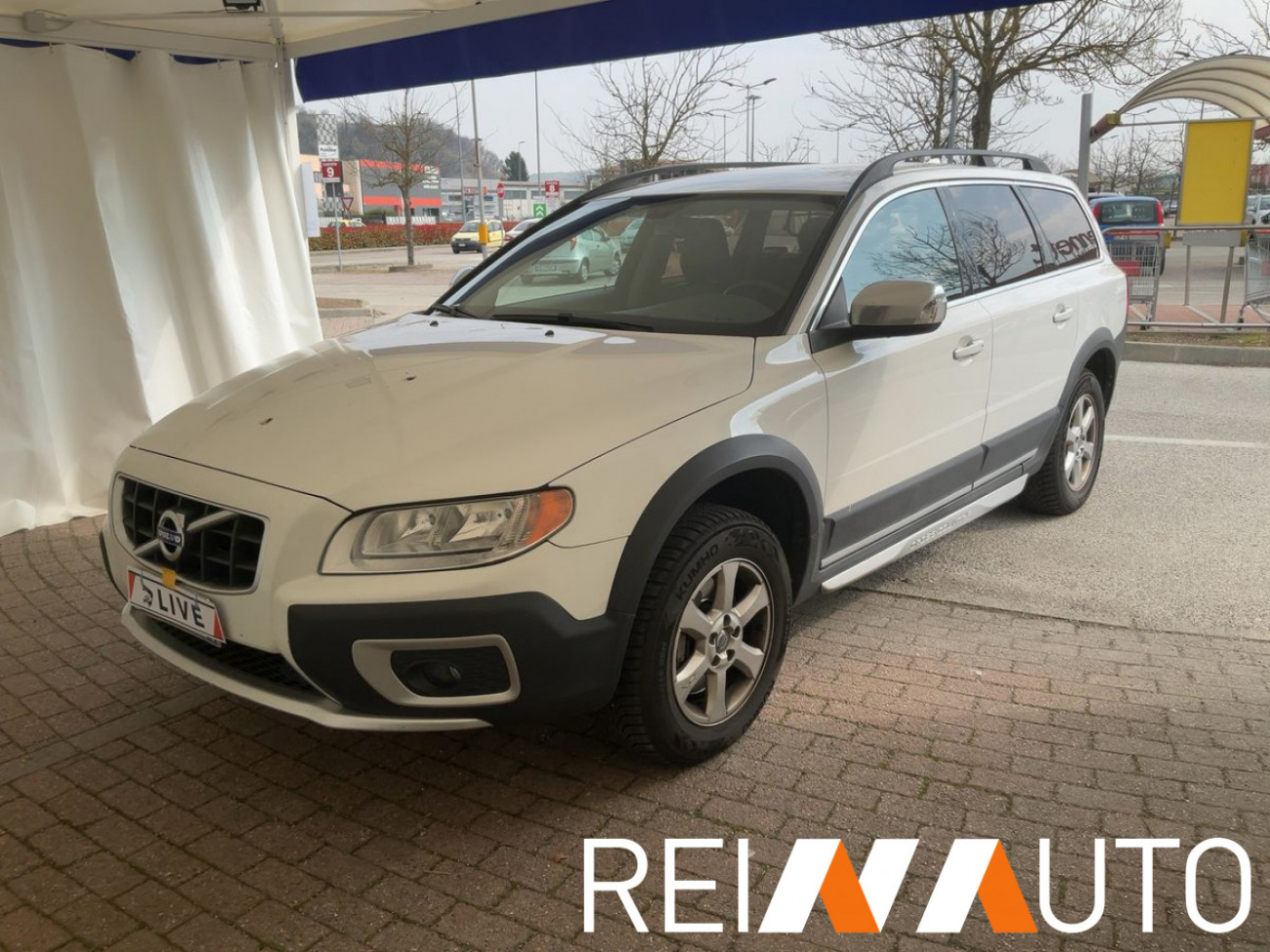 Volvo XC70 Momentum Awd Weiss