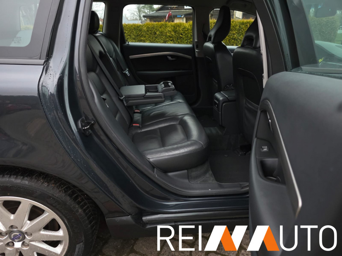 Volvo V70 Momentum D5