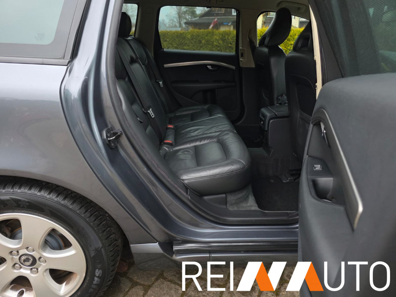 Volvo V70 Momentum Grijs