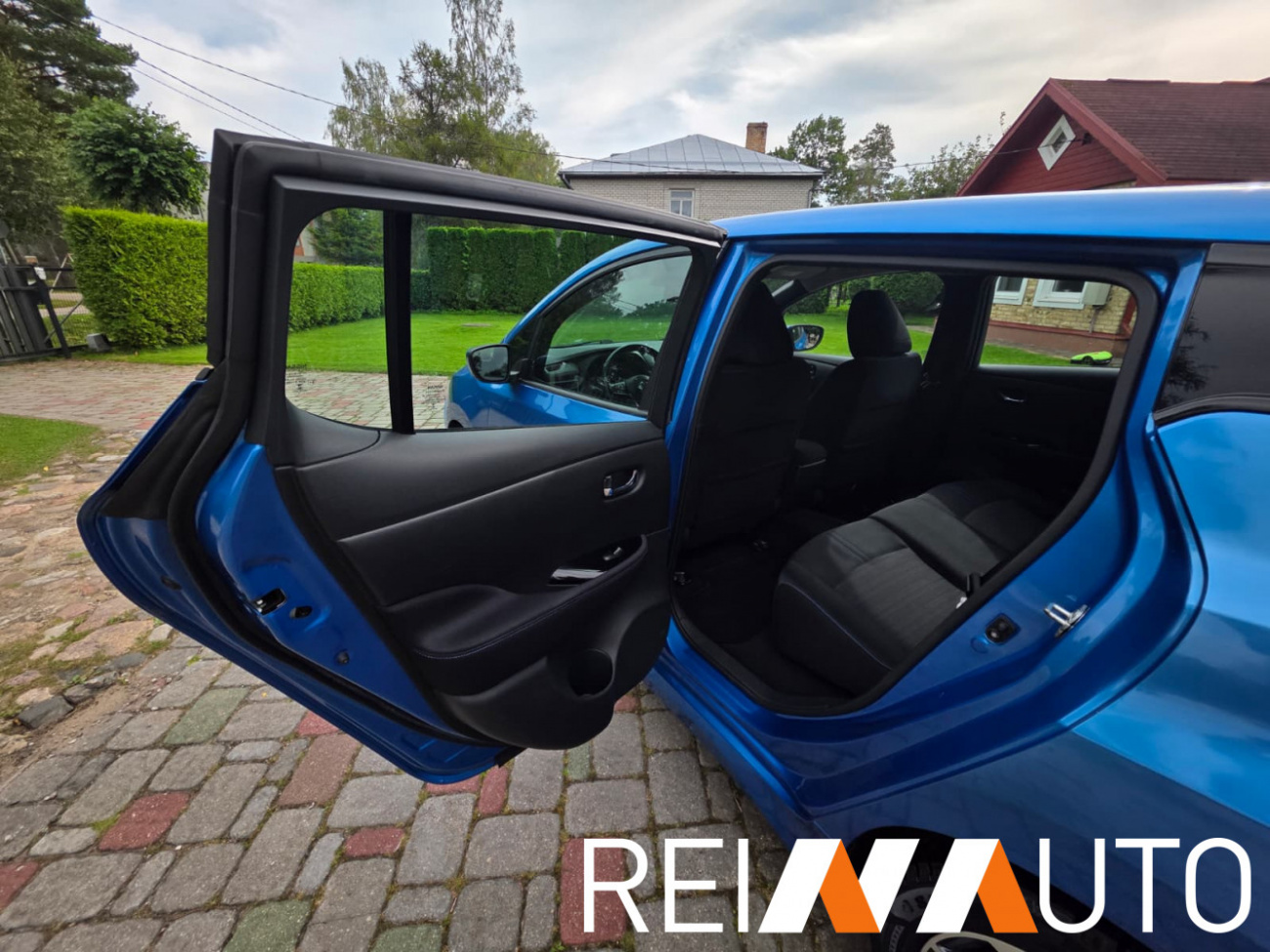Nissan Leaf Blue