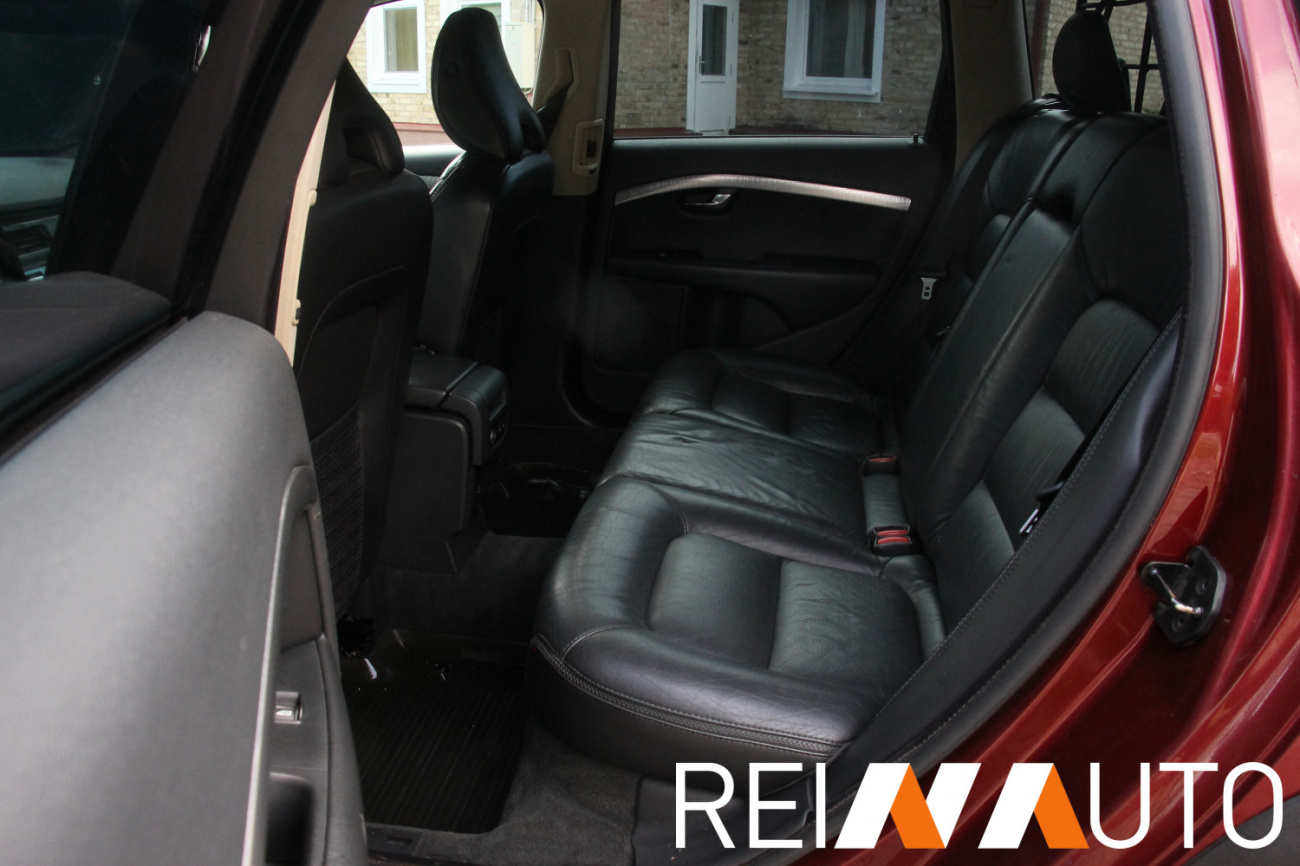 Volvo XC70 Cherry