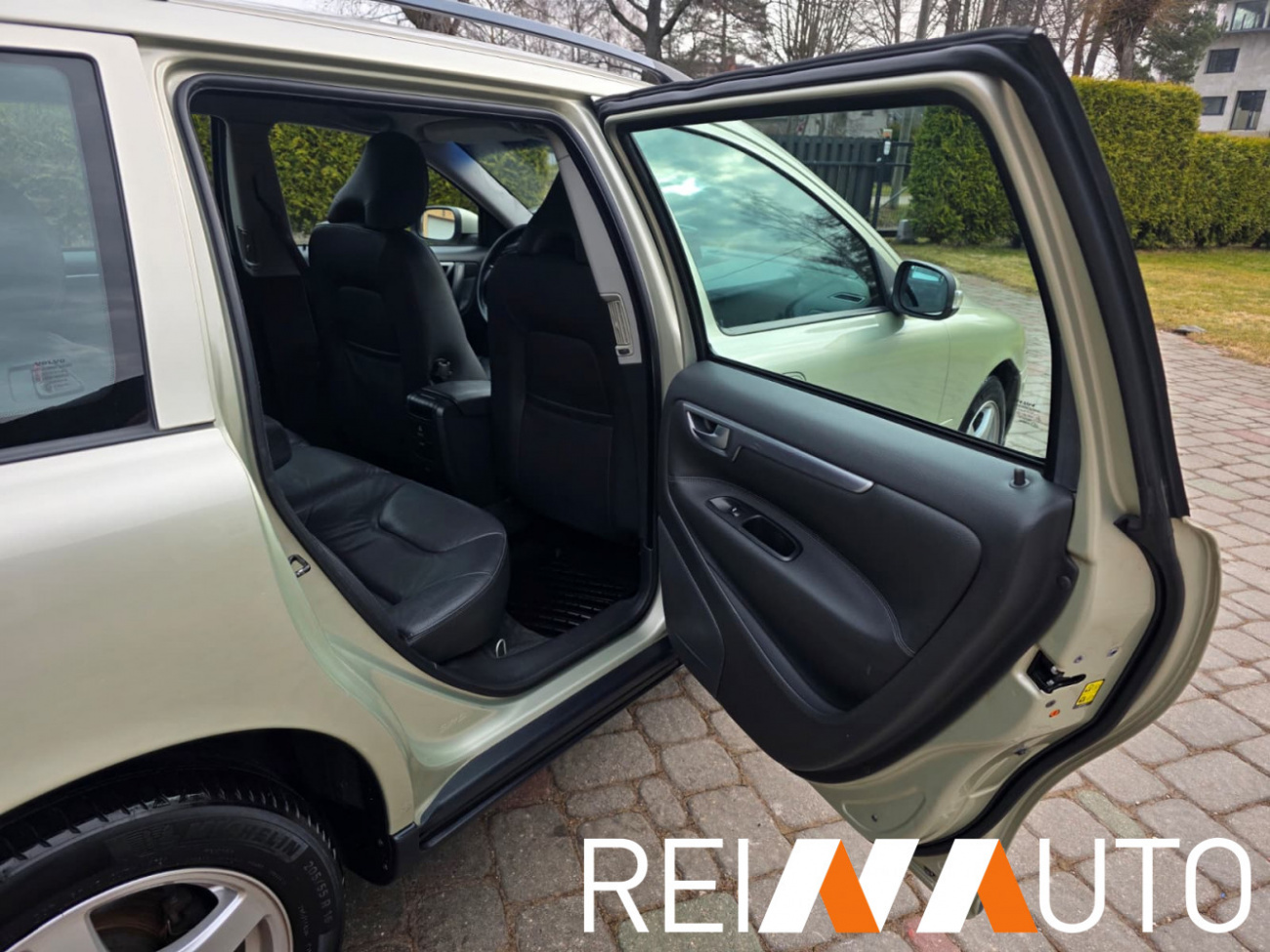 Volvo V70 Willow Green