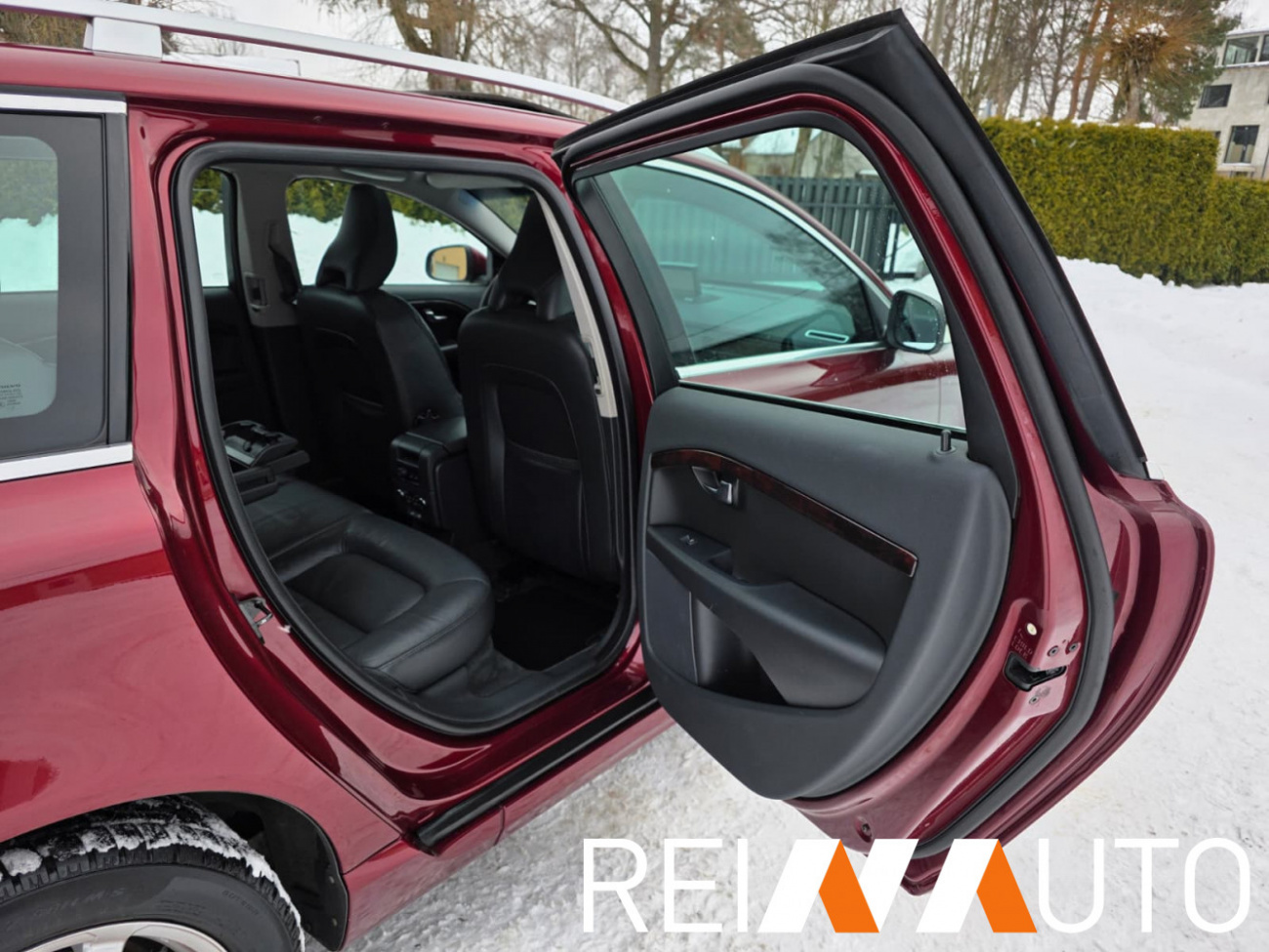 Volvo V70 Summum Cherry