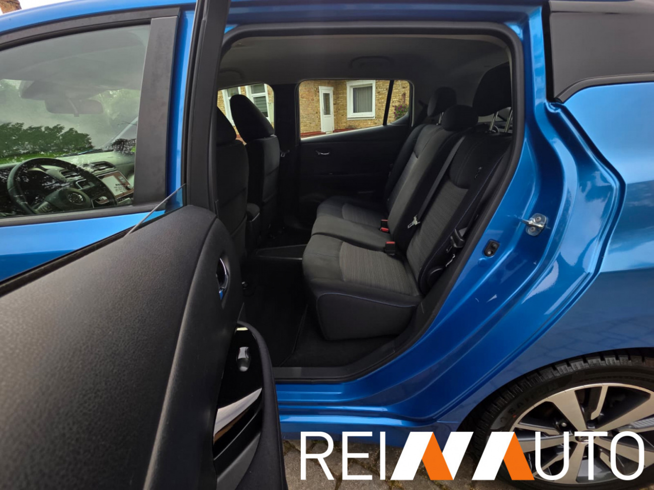 Nissan Leaf Blue