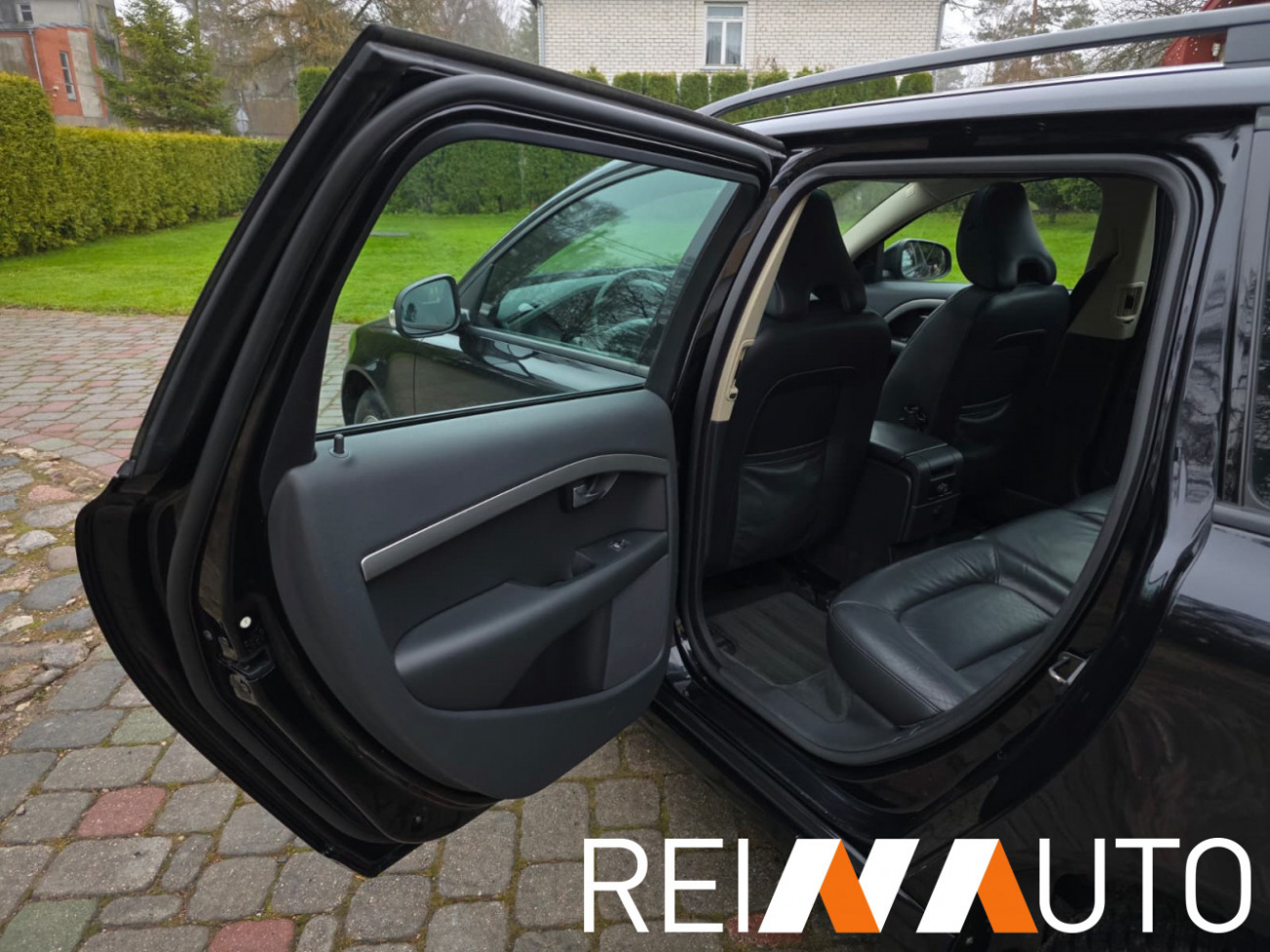 Volvo V70 Momentum D5