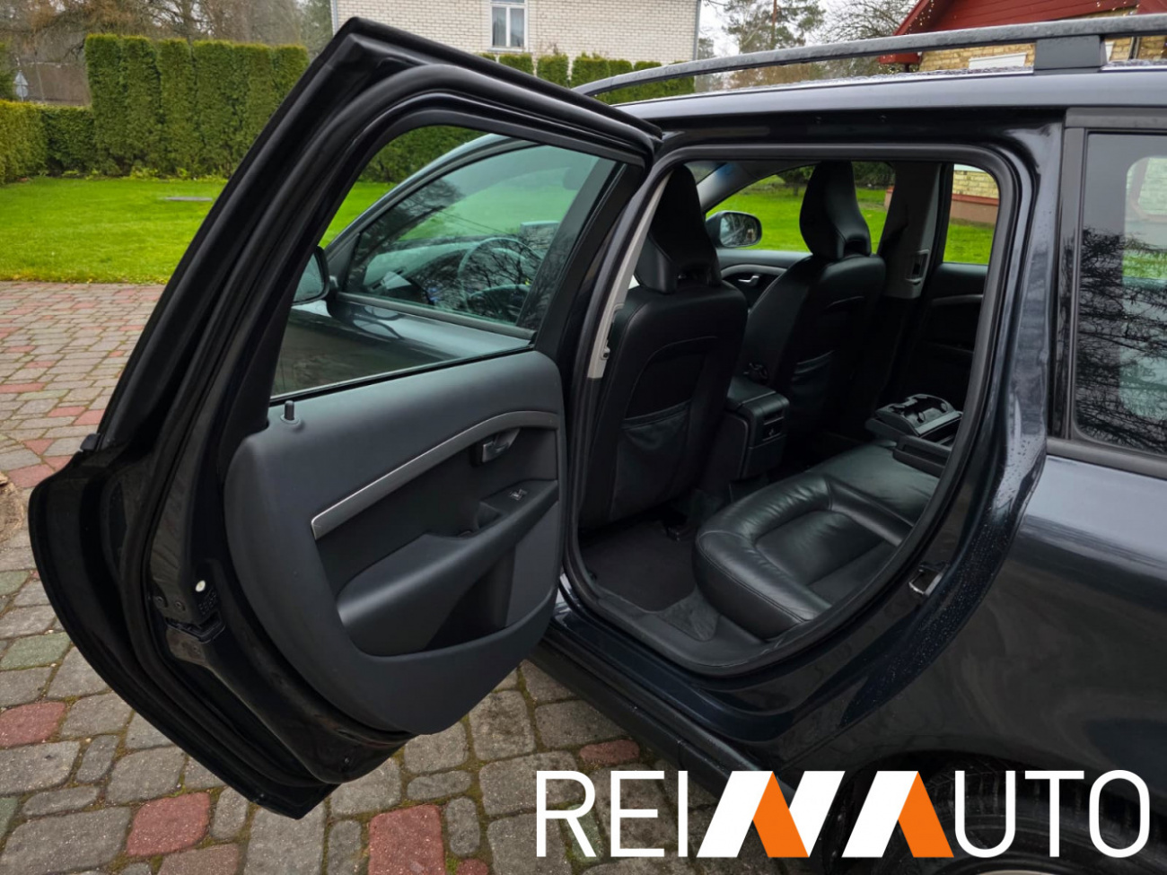 Volvo V70 Momentum D5