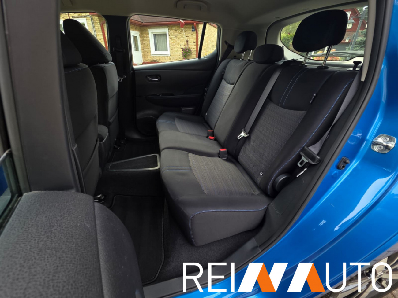 Nissan Leaf Blue
