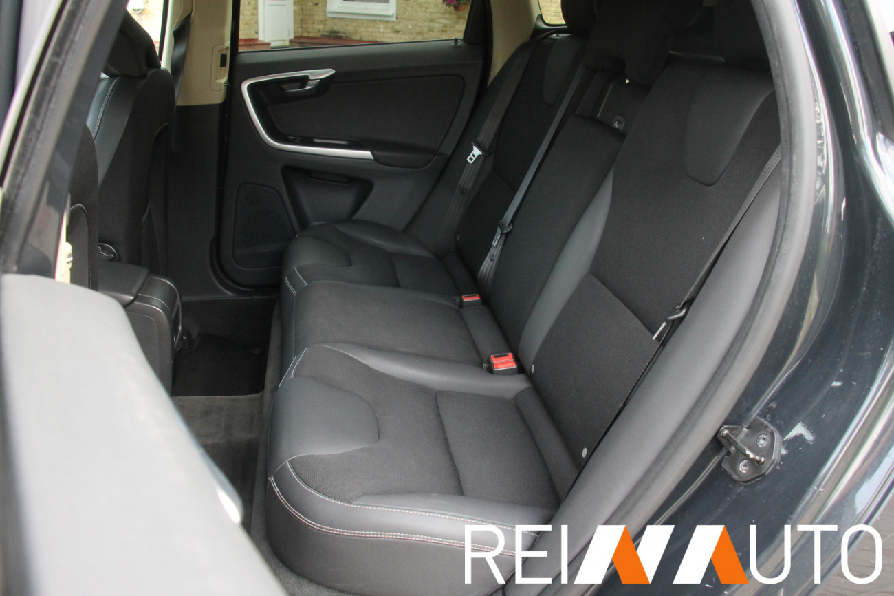 Volvo XC60 Momentum Grijs