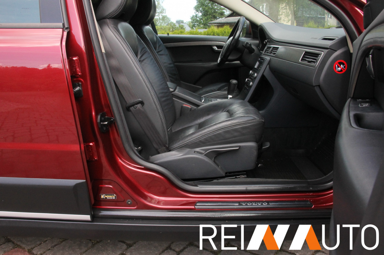 Volvo XC70 Cherry