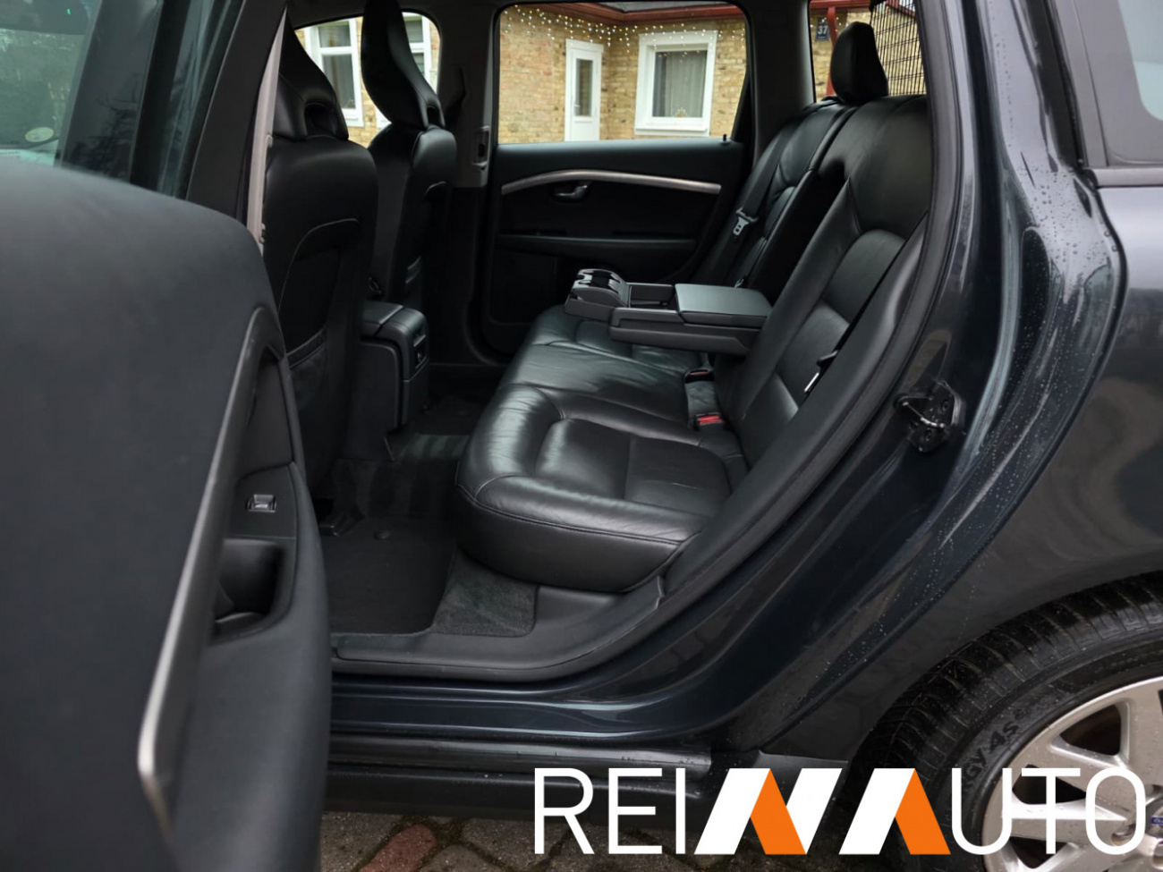 Volvo V70 Momentum D5