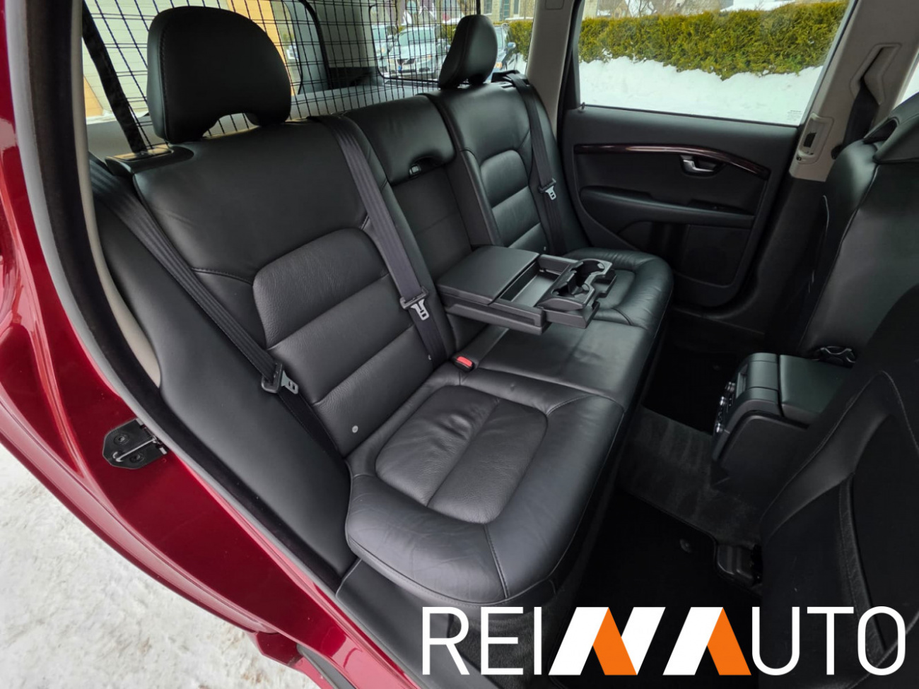 Volvo V70 Summum Cherry