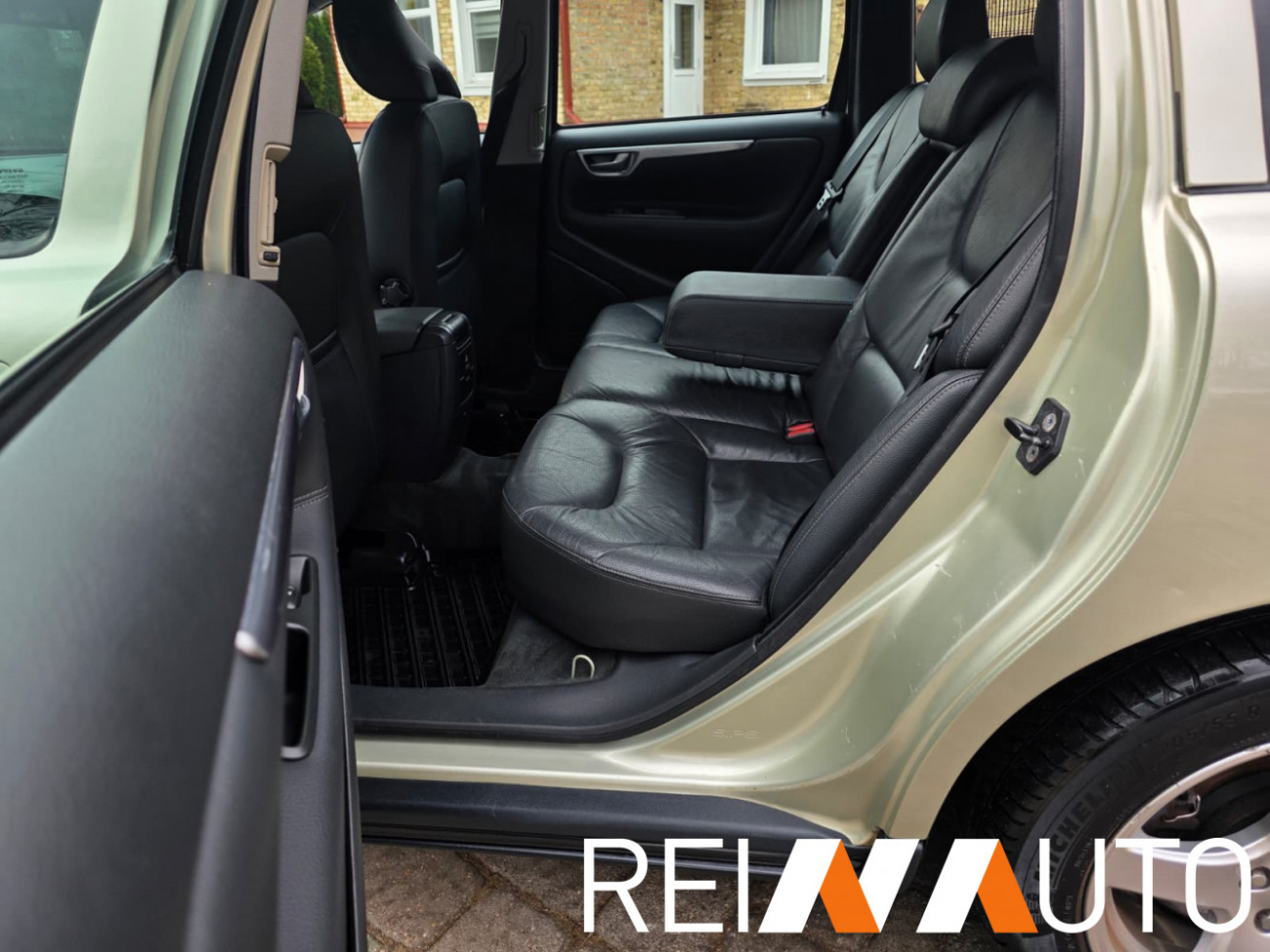 Volvo V70 Willow Green