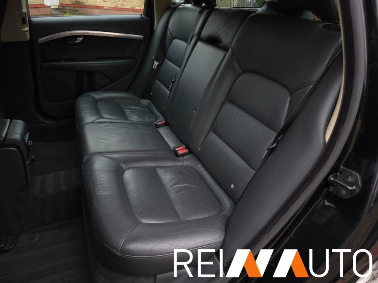 Volvo V70 Momentum D5