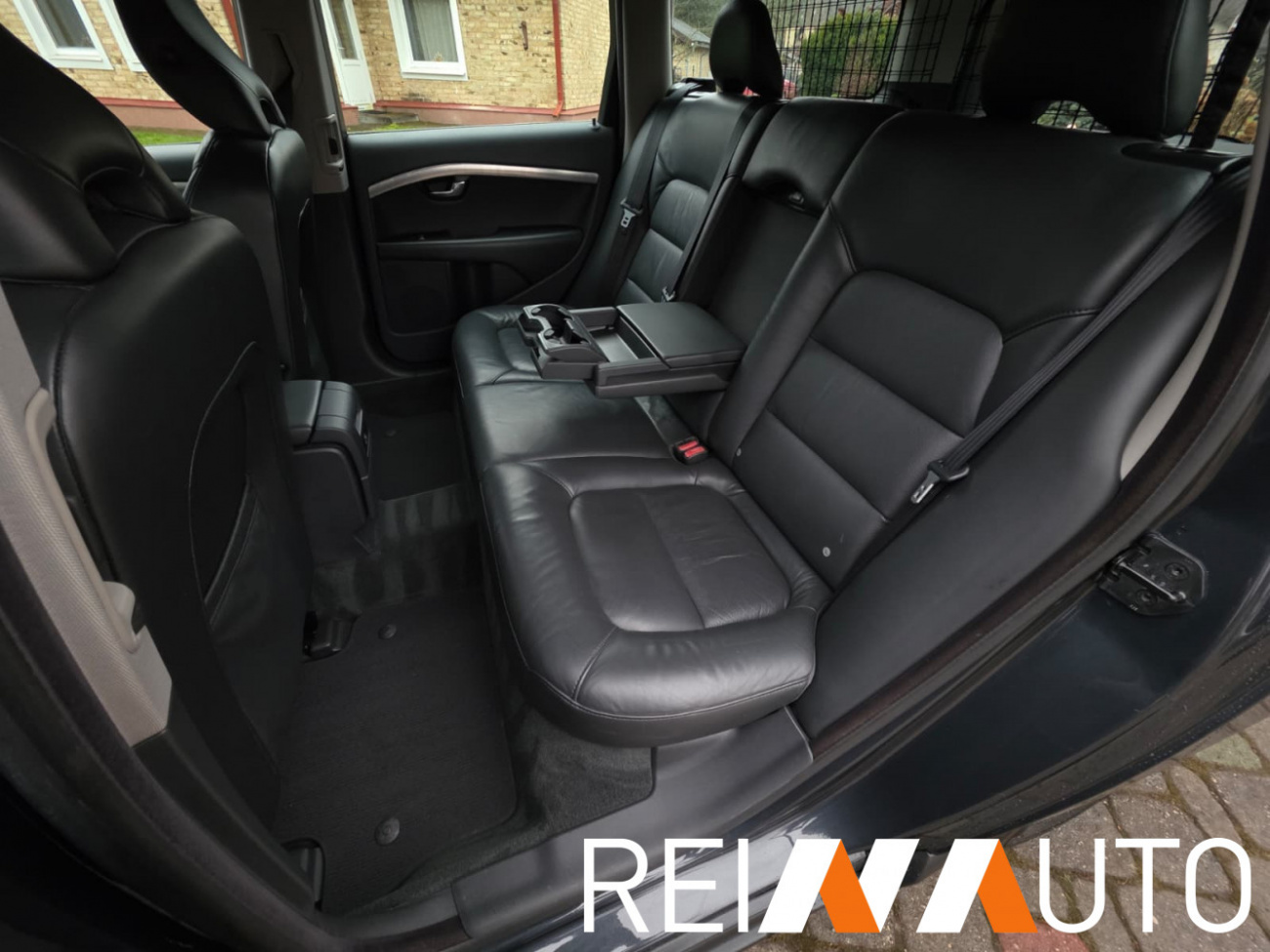 Volvo V70 Momentum D5