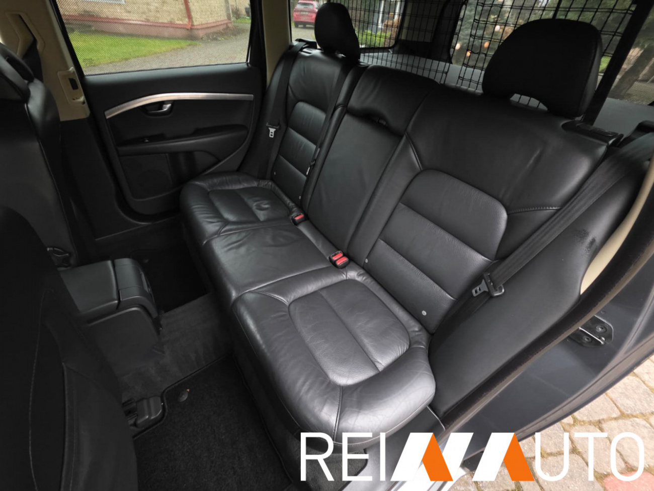 Volvo V70 Momentum Grijs