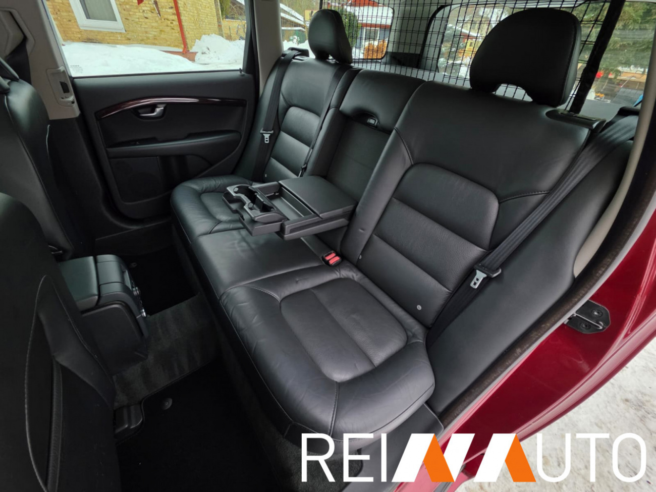 Volvo V70 Summum Cherry