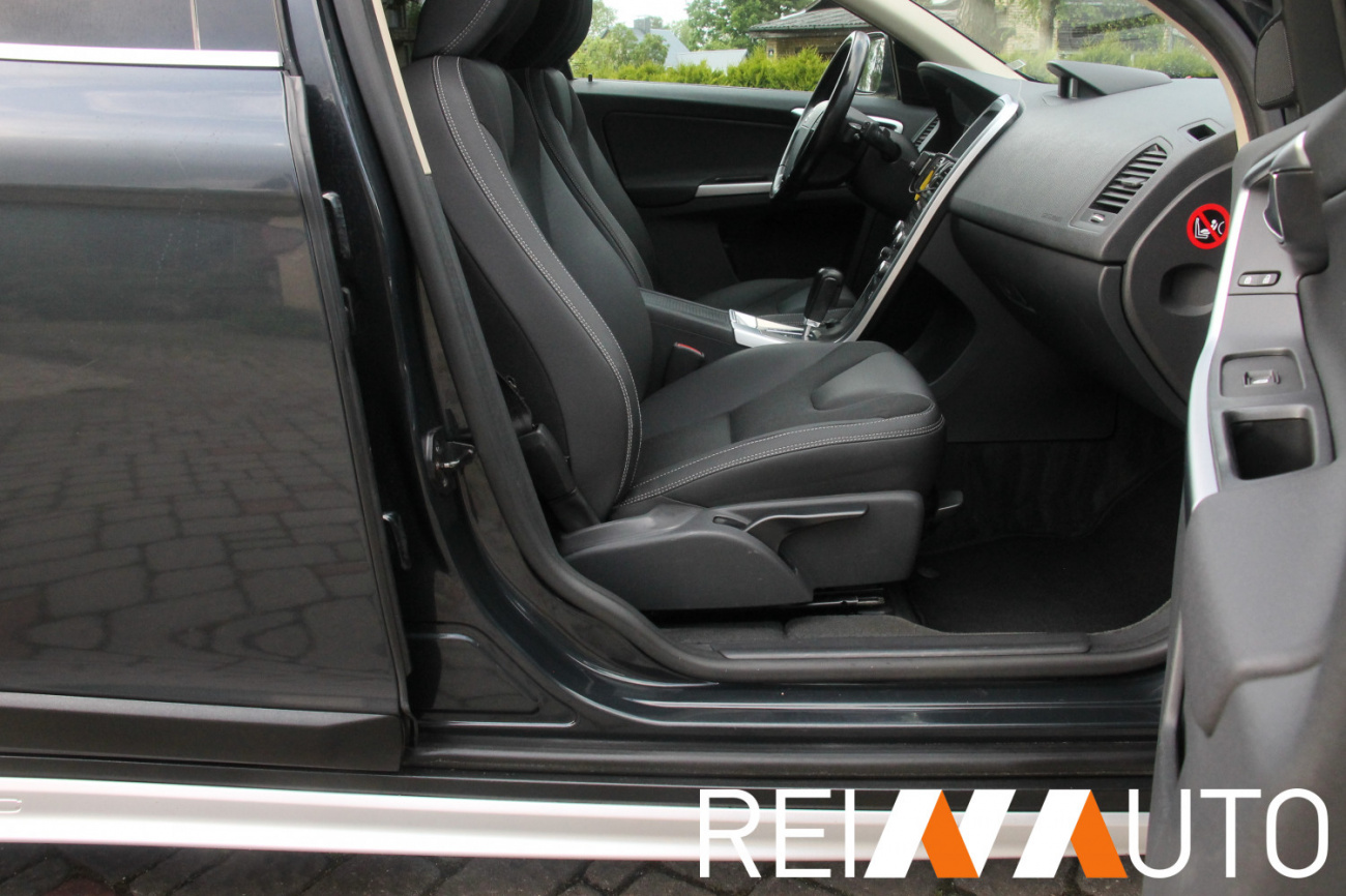 Volvo XC60 Momentum Grijs