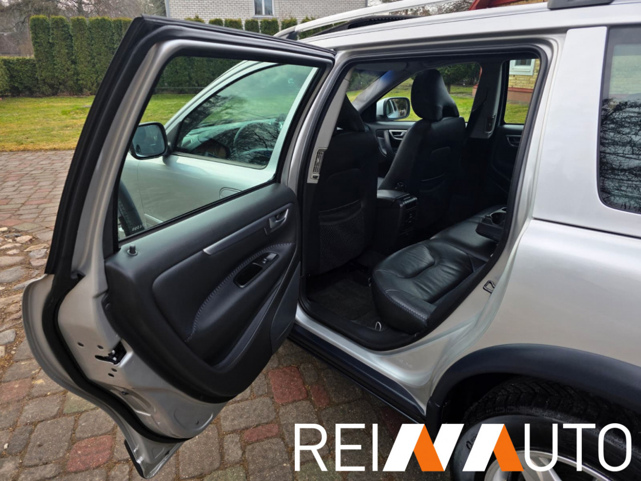 Volvo XC70 Momentum AWD