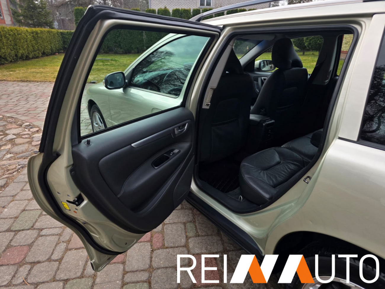 Volvo V70 Willow Green