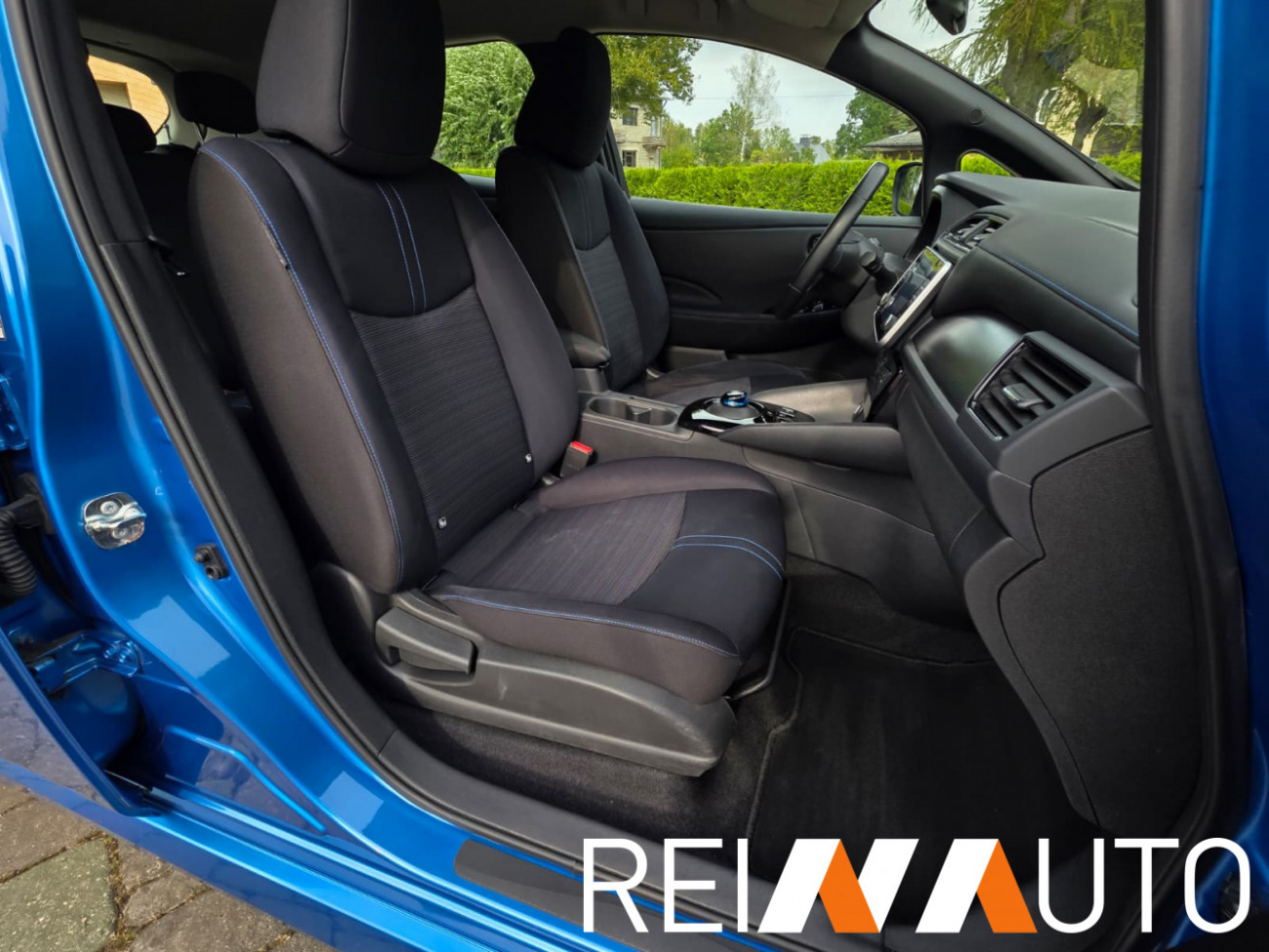 Nissan Leaf Blue