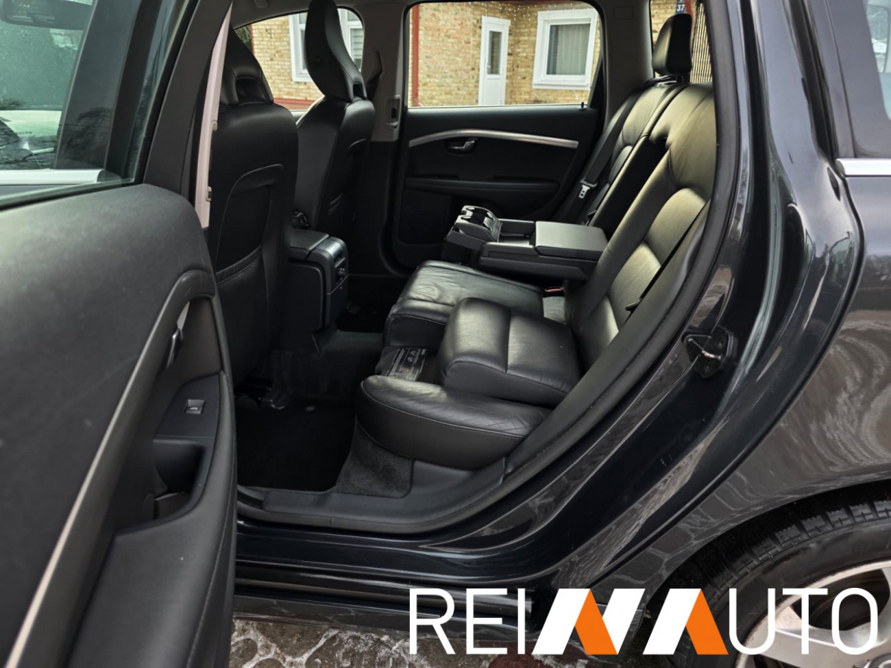 Volvo V70 Momentum D3