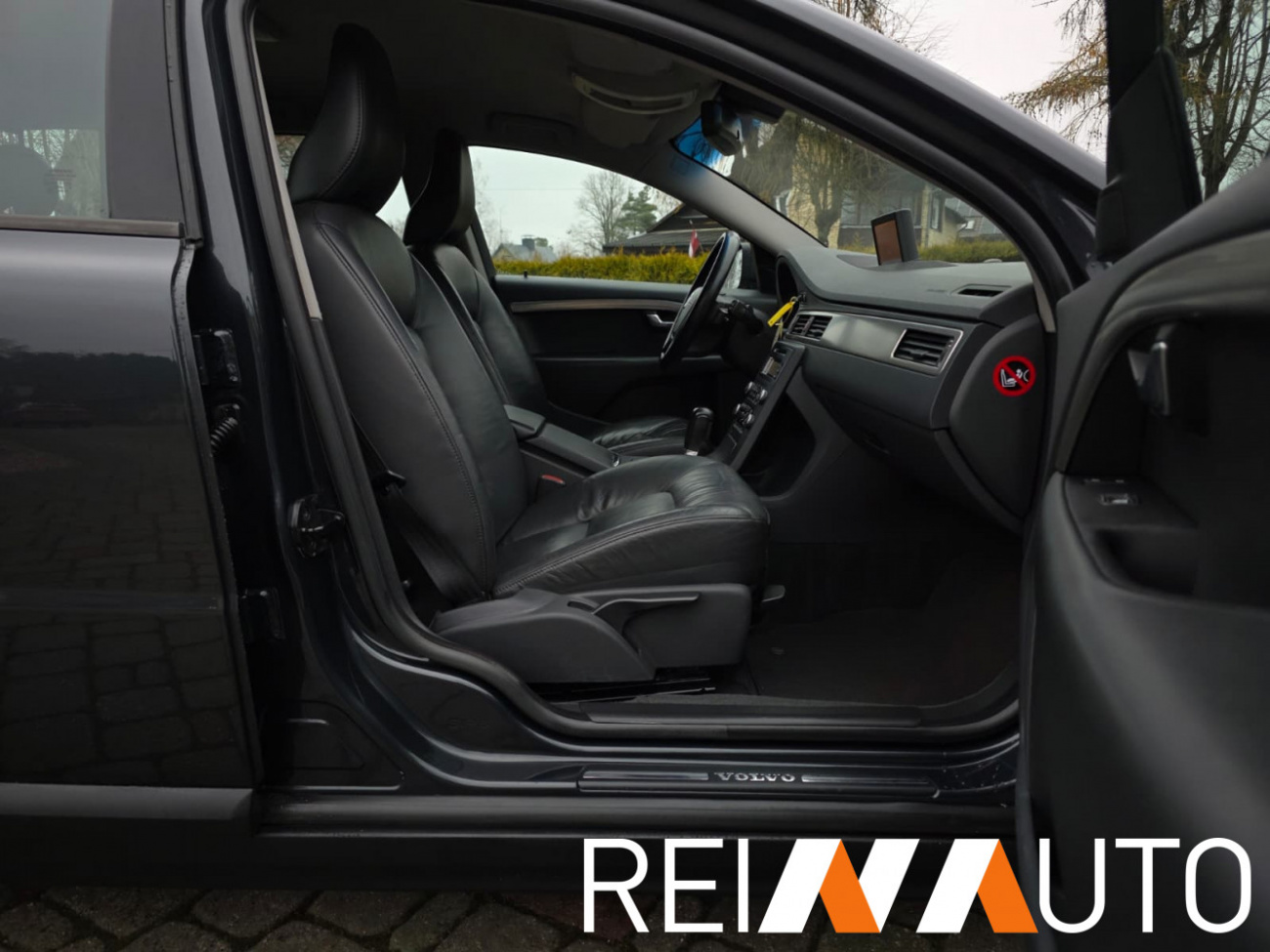 Volvo V70 Momentum D5