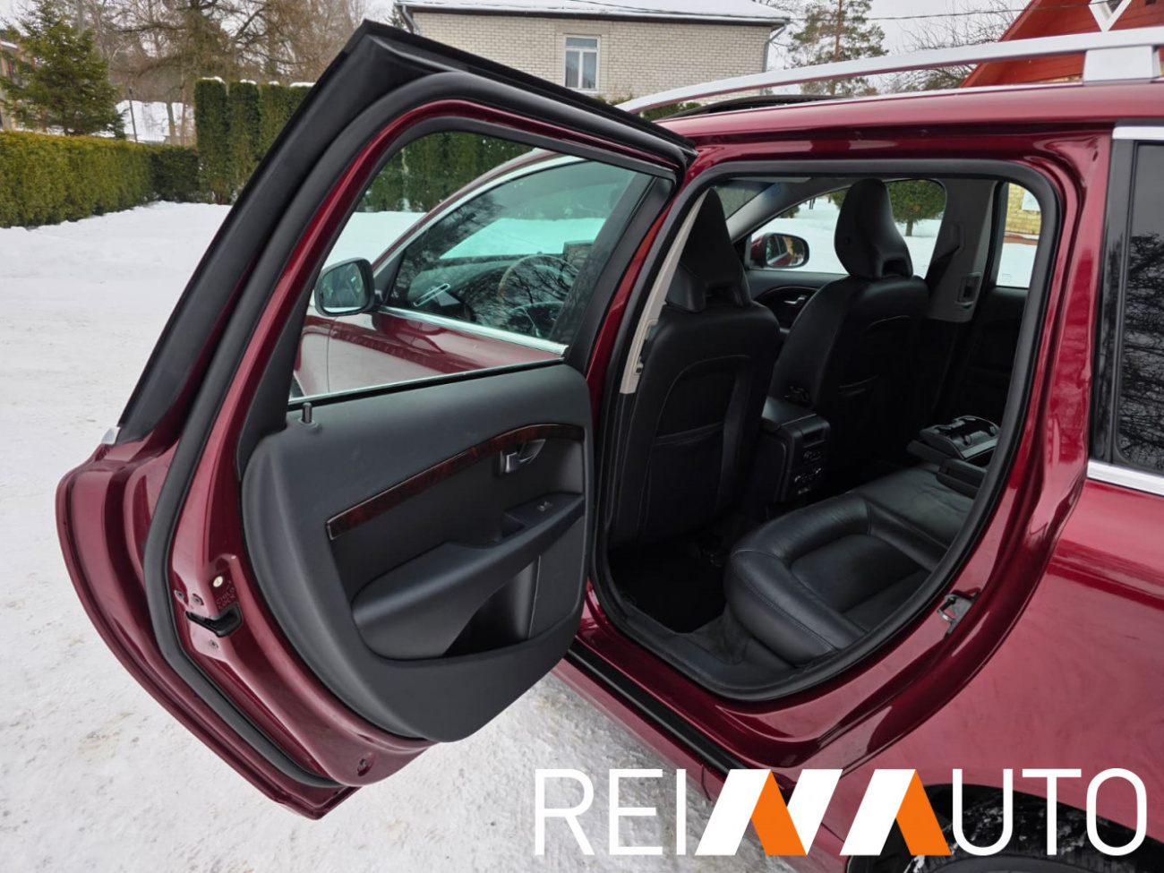 Volvo V70 Summum Cherry