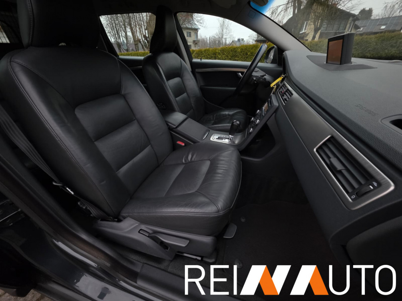 Volvo V70 Momentum D5