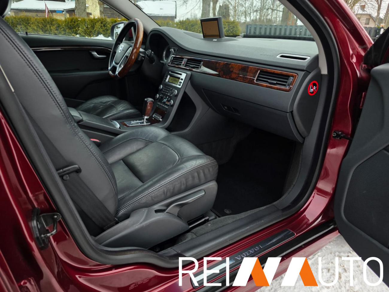 Volvo V70 Summum Cherry