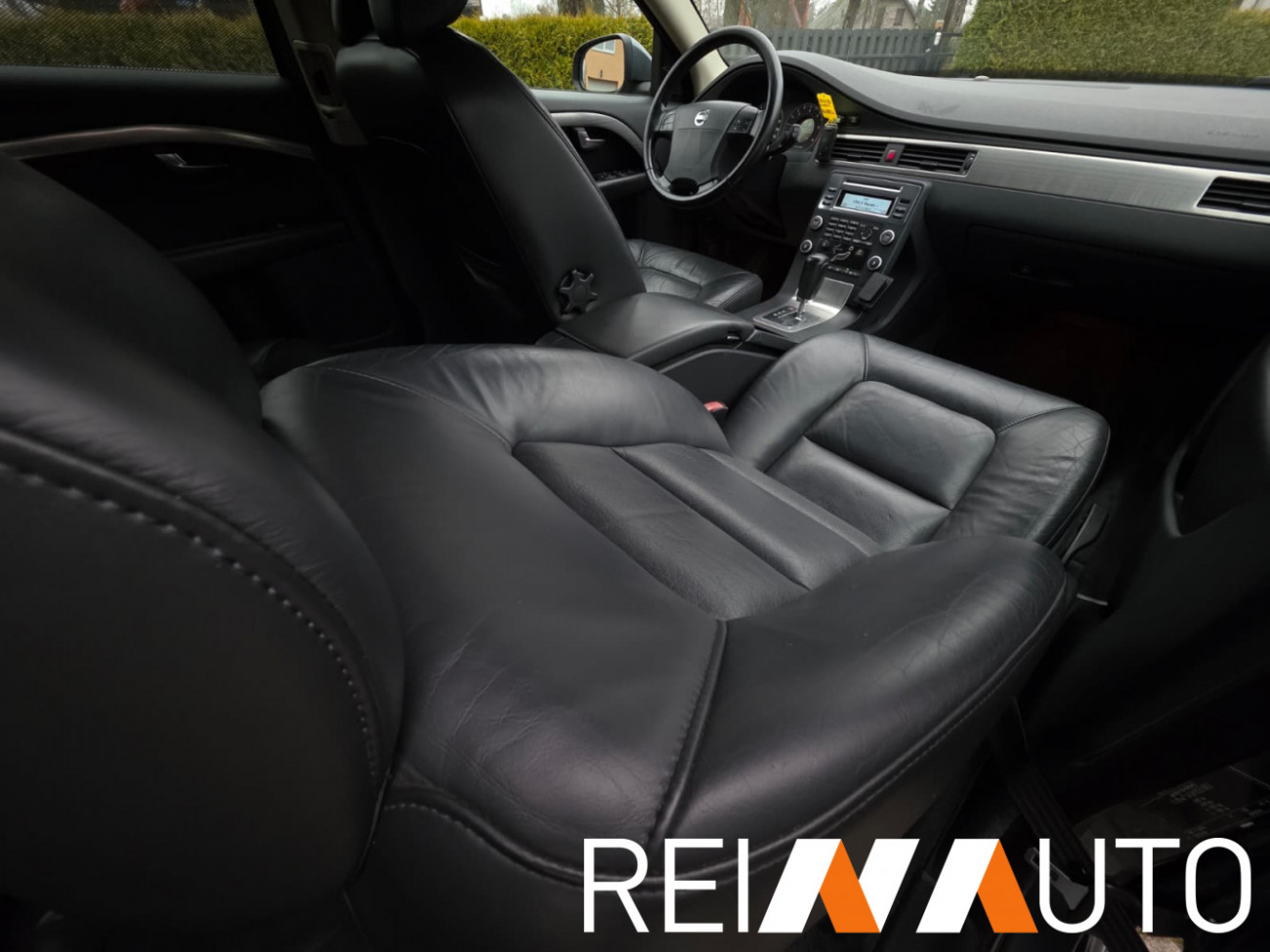 Volvo V70 Momentum Grijs