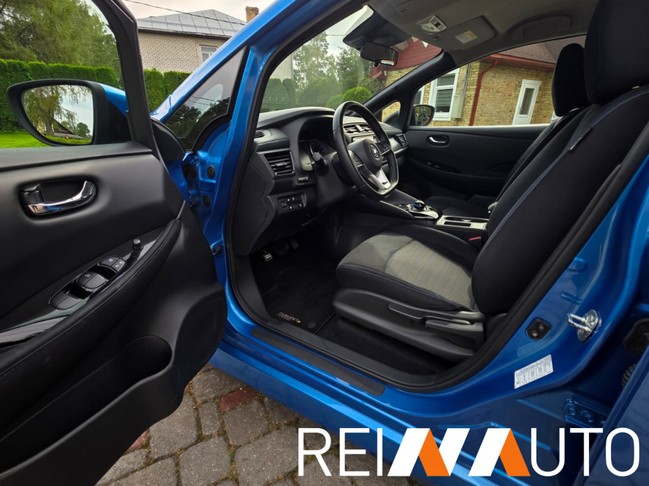 Nissan Leaf Blue