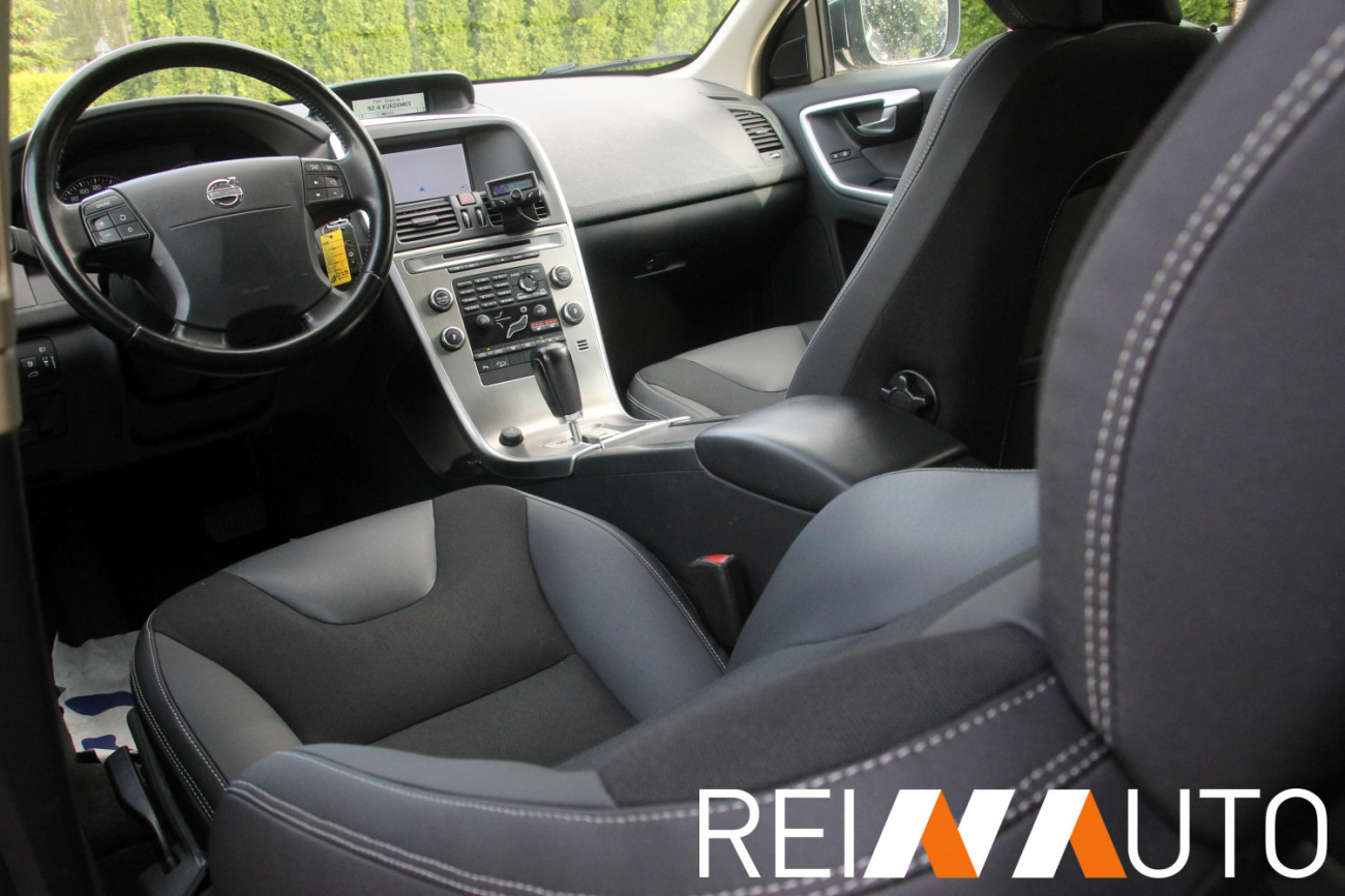 Volvo XC60 Momentum Grijs
