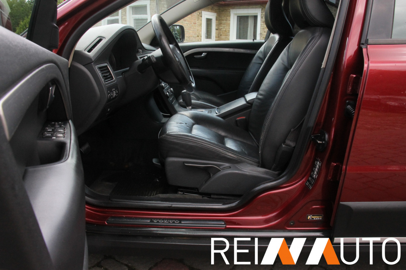 Volvo XC70 Cherry