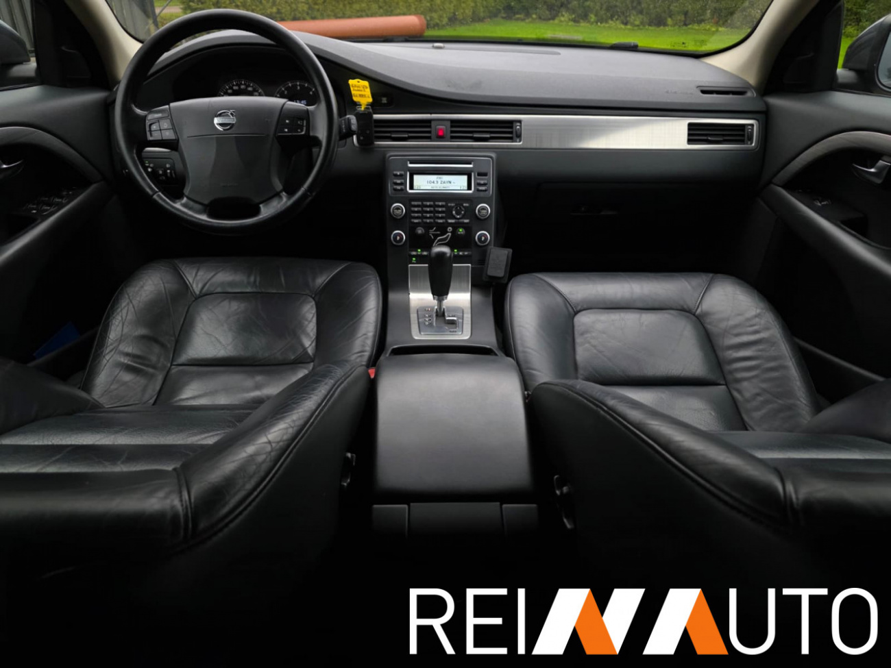 Volvo V70 Momentum Grijs