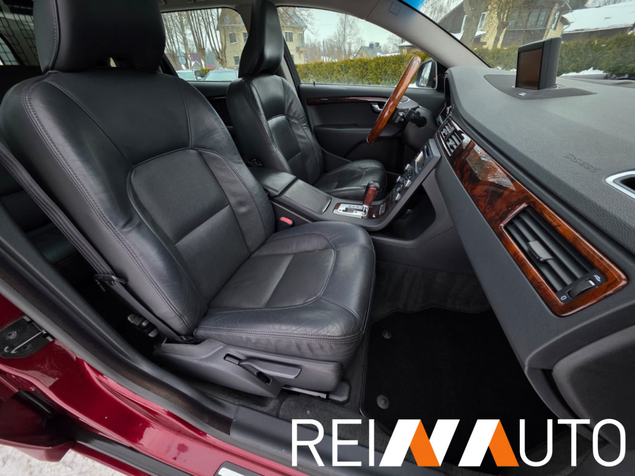 Volvo V70 Summum Cherry