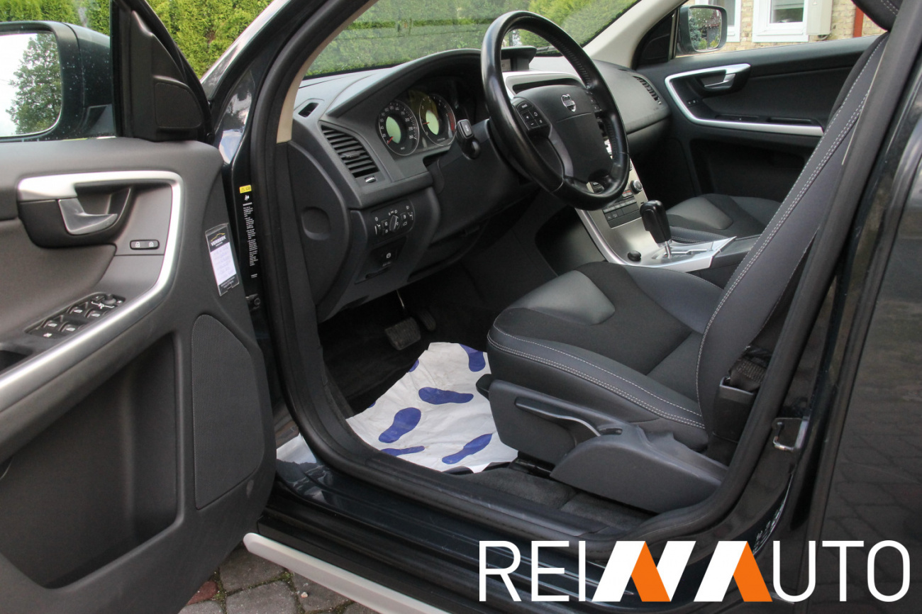 Volvo XC60 Momentum Grijs