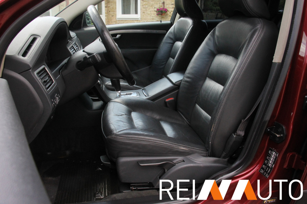Volvo XC70 Cherry