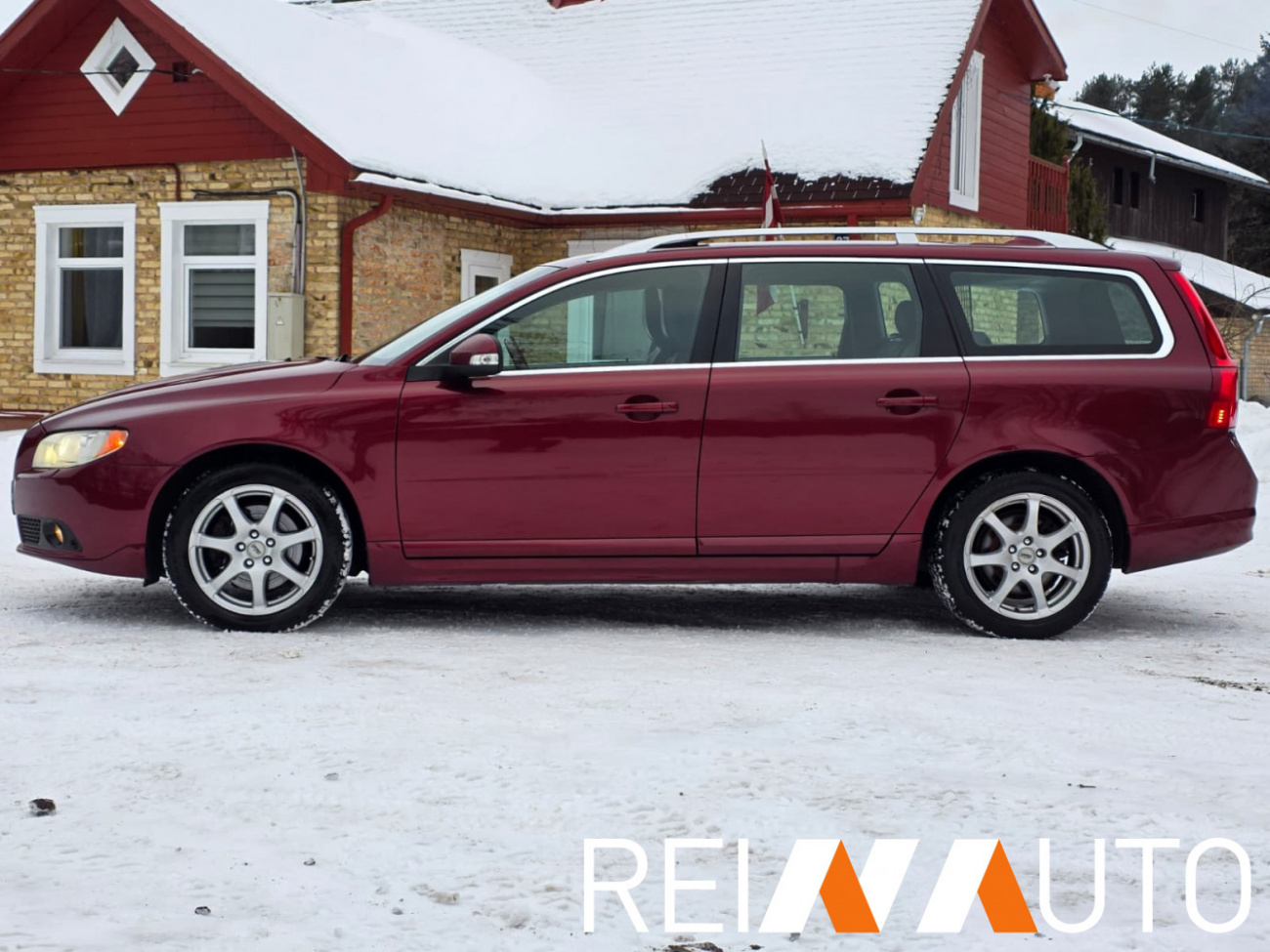 Volvo V70 Summum Cherry