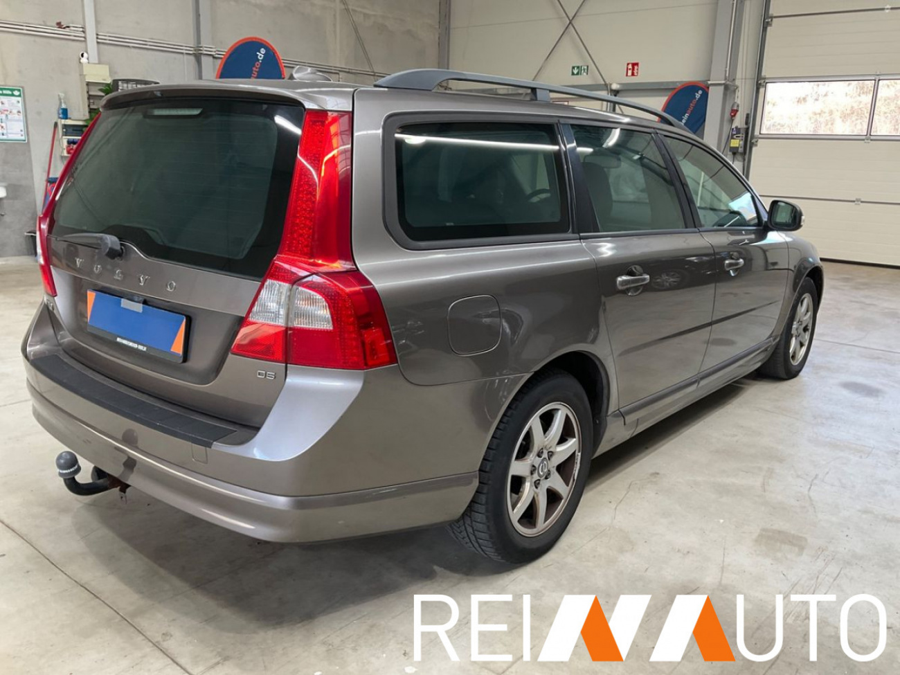 Volvo V70 Momentum Beige