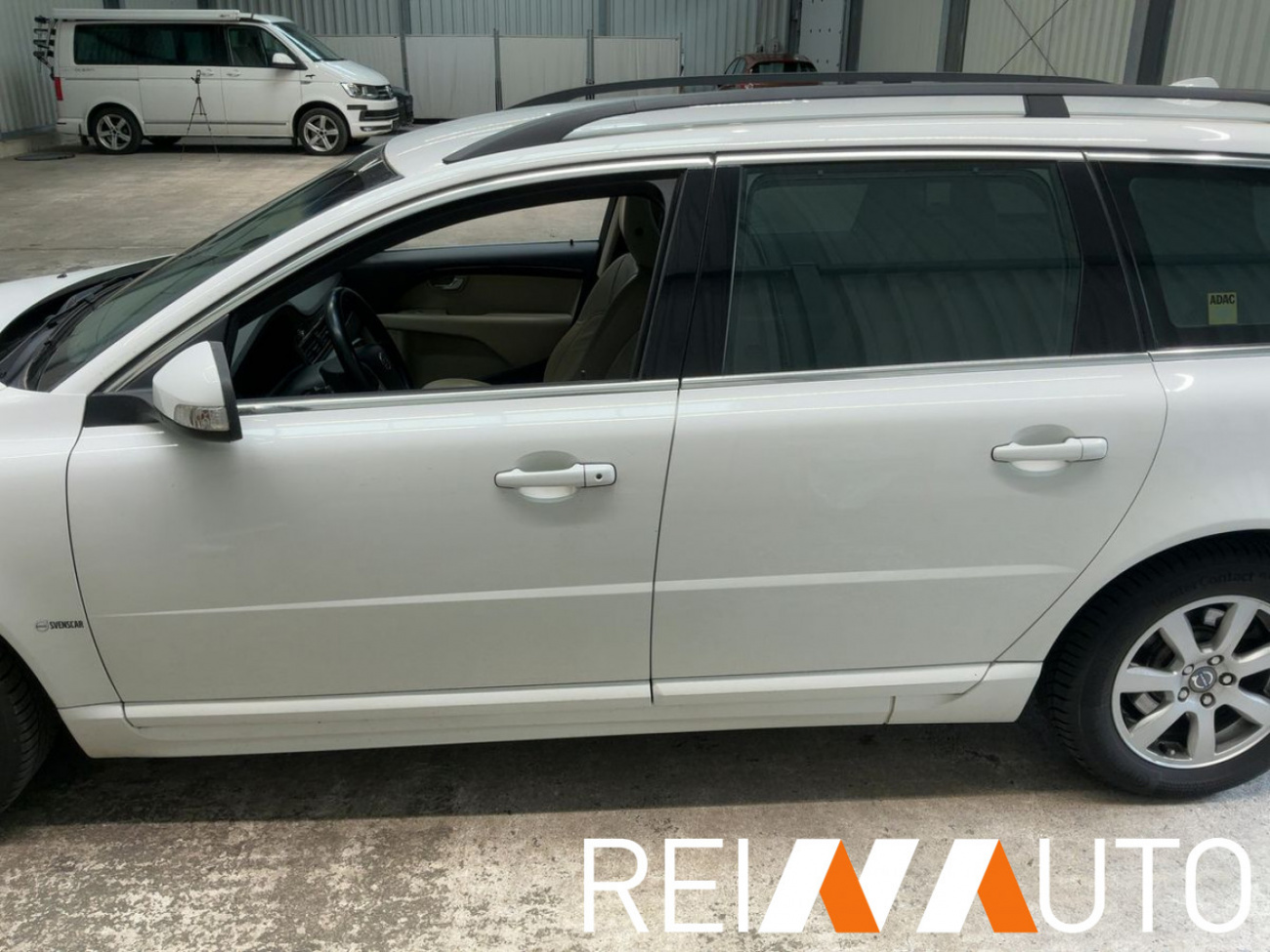 Volvo V70 Momentum Weiss