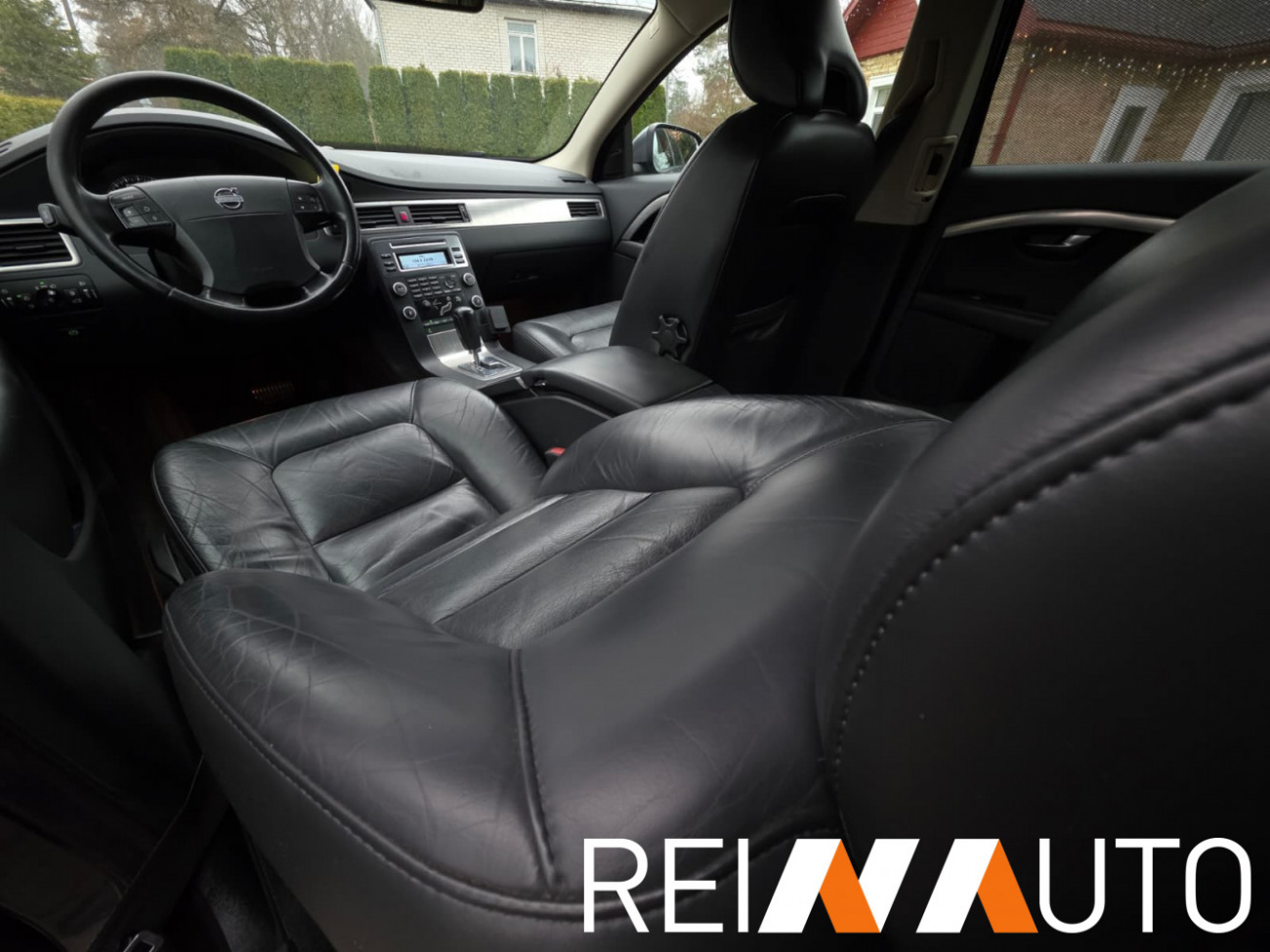 Volvo V70 Momentum Grijs